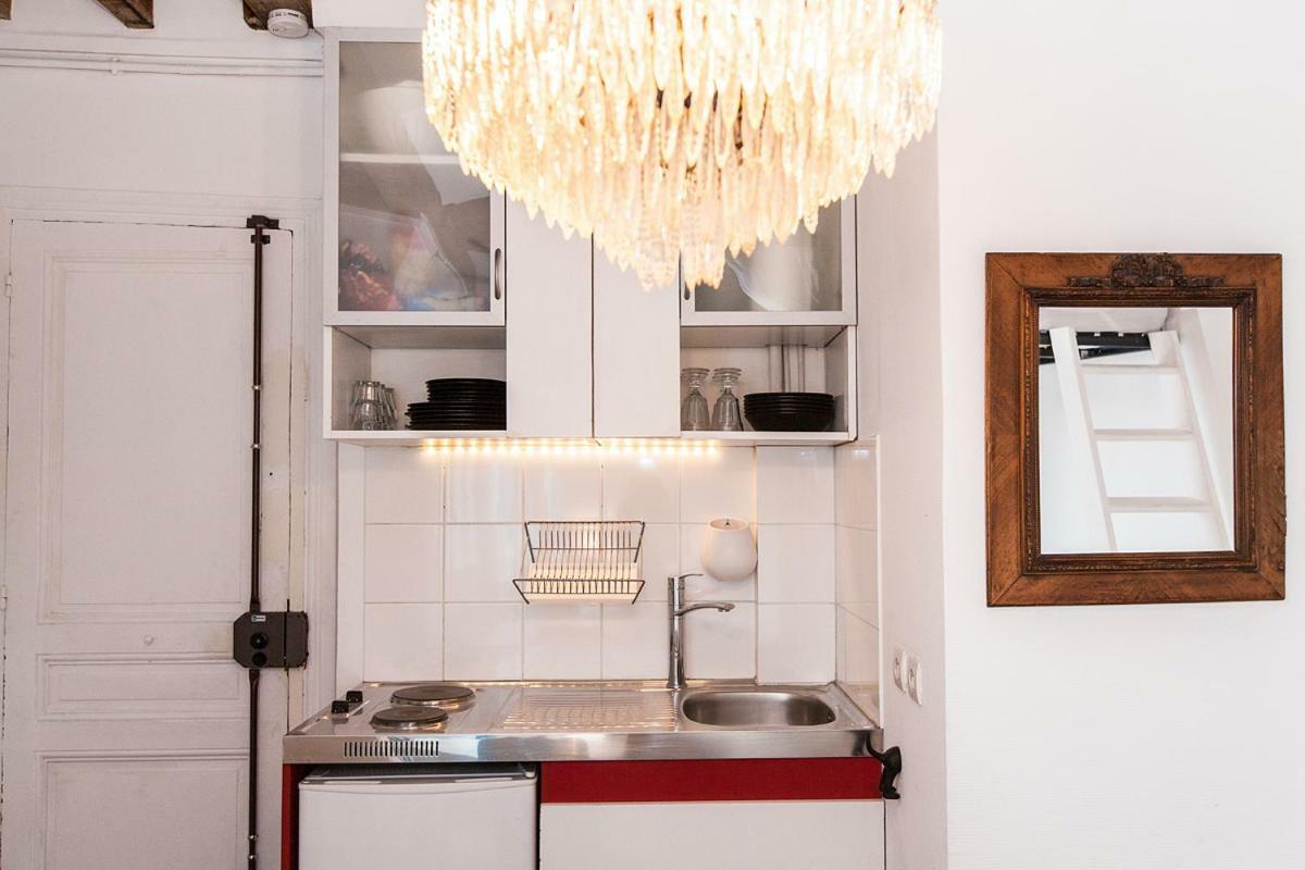 Charming 30m² Border Of Montmartre Apartment