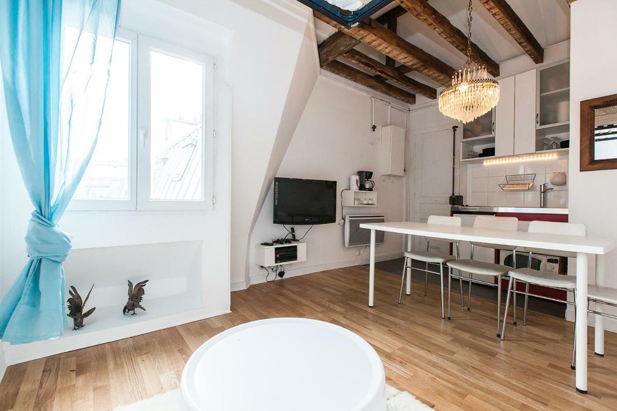 Charming 30m² Border Of Montmartre Parijs